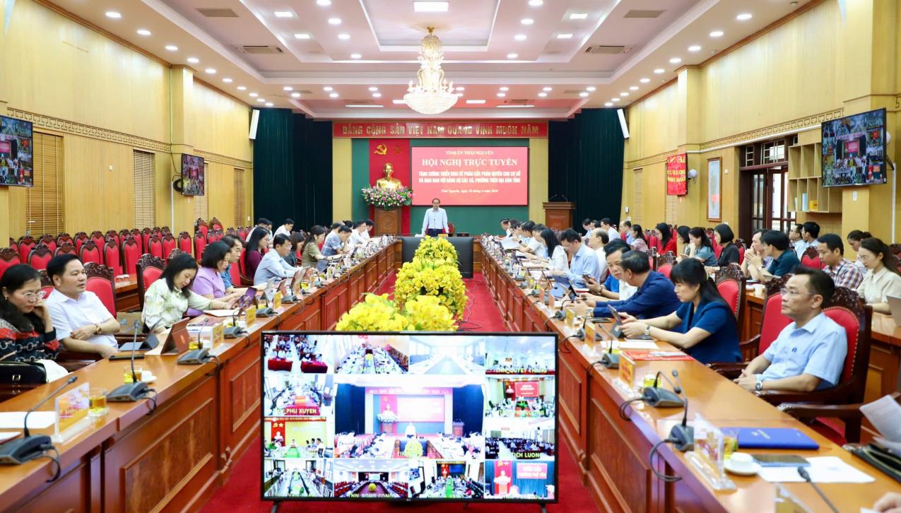 Hội nghị trực tuyến: Tăng cường phân cấp, phân quyền, nâng cao năng lực thực thi ở cơ sở và giao ban với đảng bộ các xã trên địa bàn tỉnh